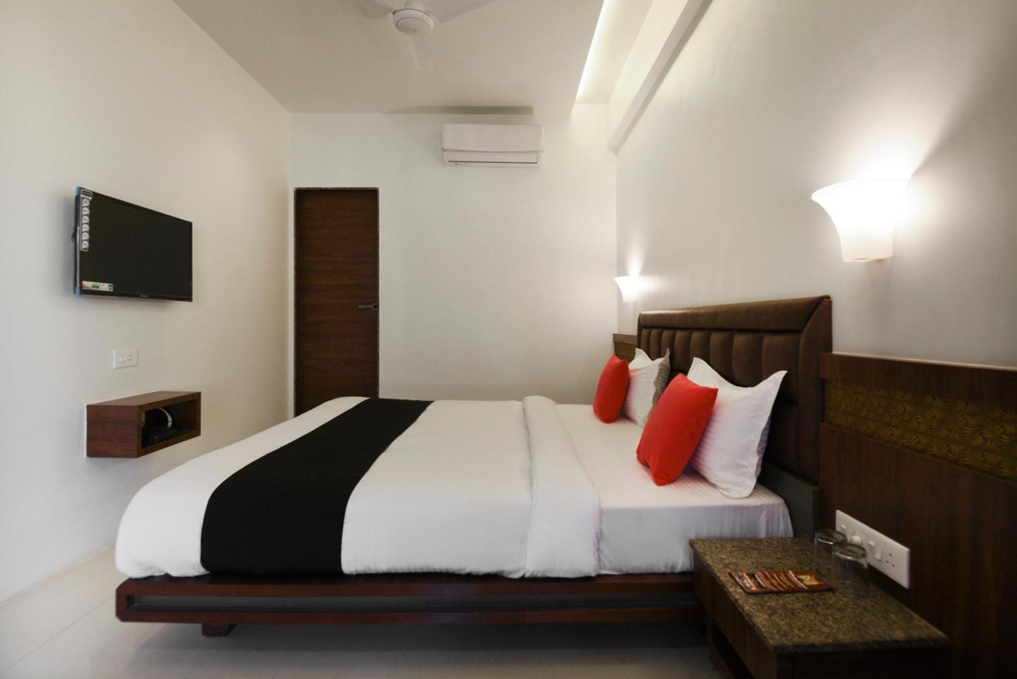 Oyo Flagship Hotel Shreeyash Executive Mangvadi Exteriör bild