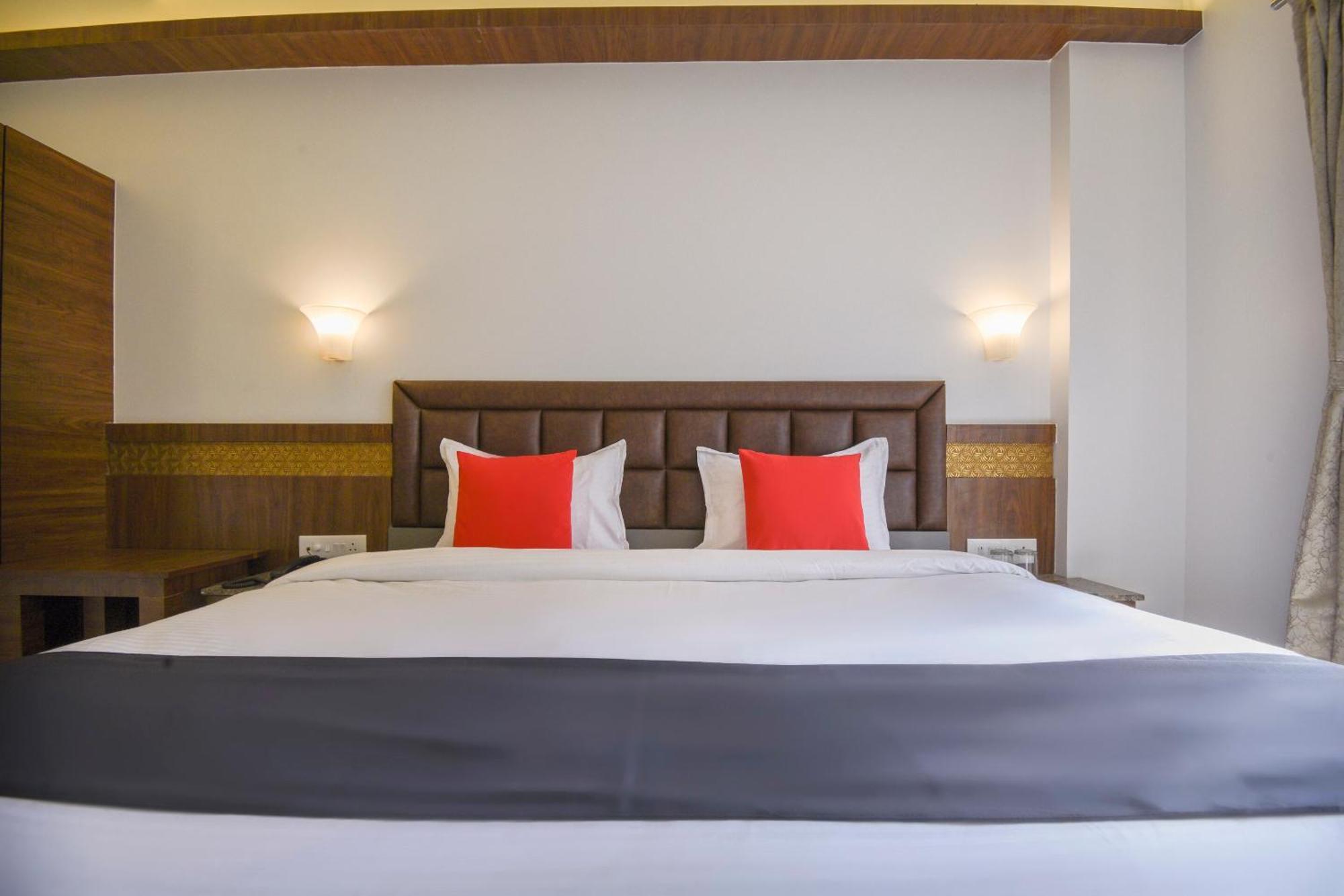 Oyo Flagship Hotel Shreeyash Executive Mangvadi Exteriör bild