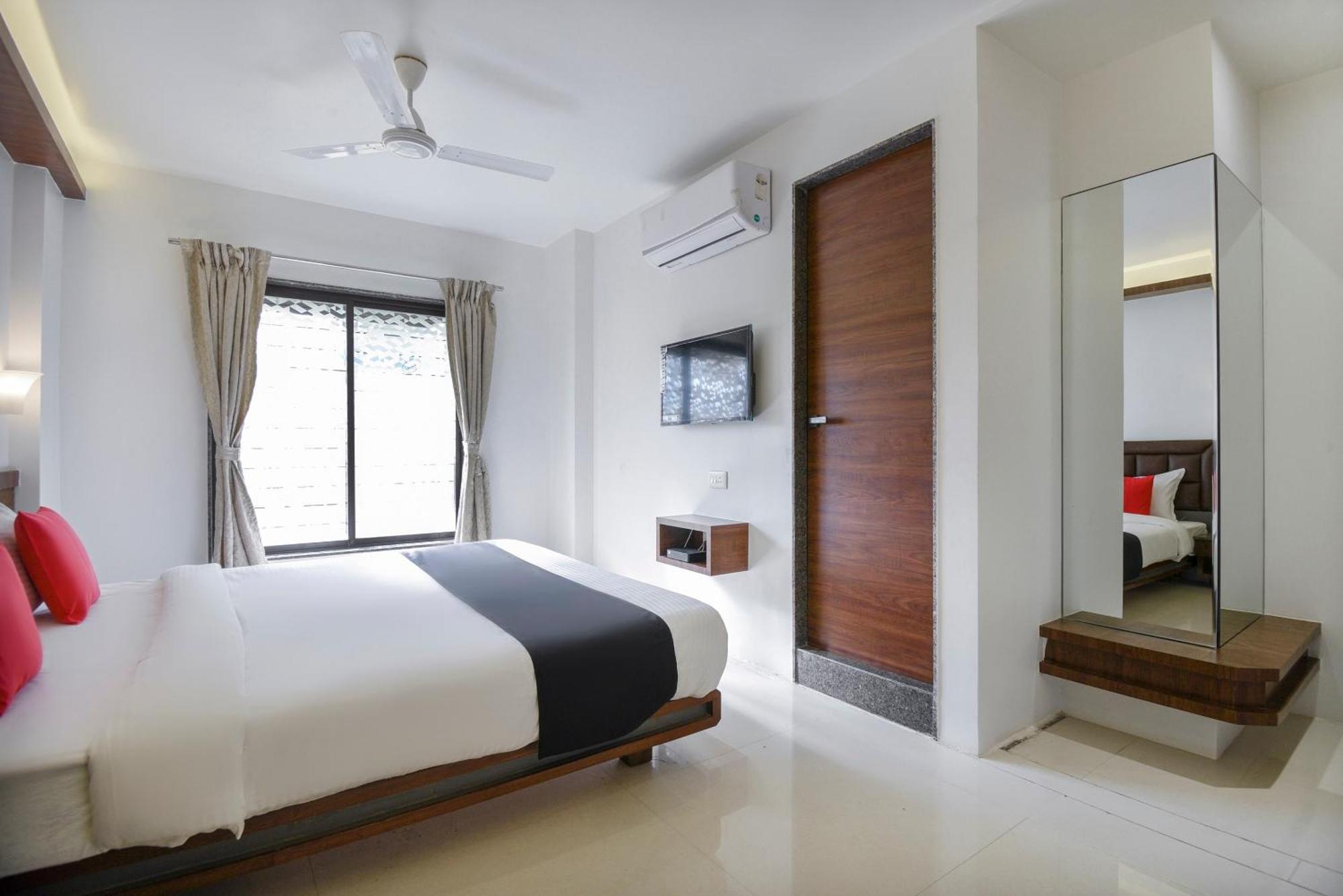 Oyo Flagship Hotel Shreeyash Executive Mangvadi Exteriör bild