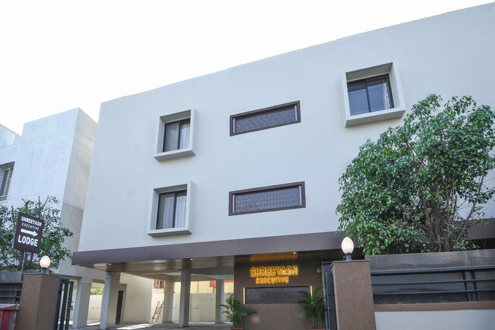 Oyo Flagship Hotel Shreeyash Executive Mangvadi Exteriör bild