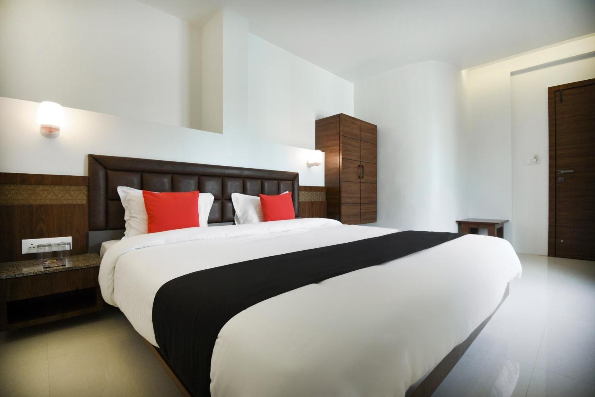 Oyo Flagship Hotel Shreeyash Executive Mangvadi Exteriör bild