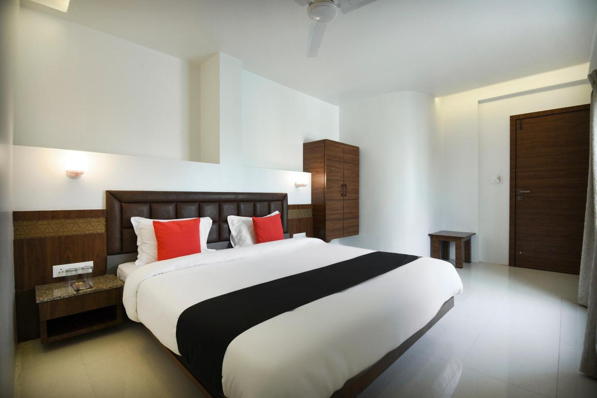 Oyo Flagship Hotel Shreeyash Executive Mangvadi Exteriör bild