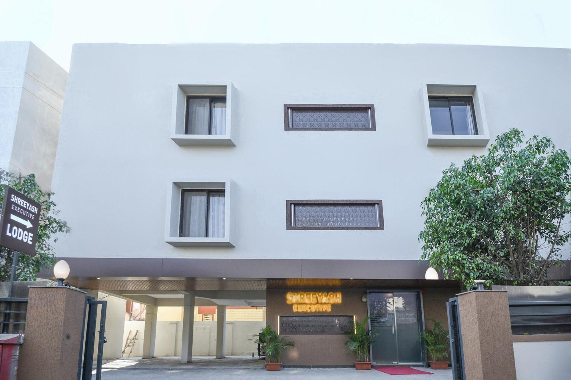 Oyo Flagship Hotel Shreeyash Executive Mangvadi Exteriör bild